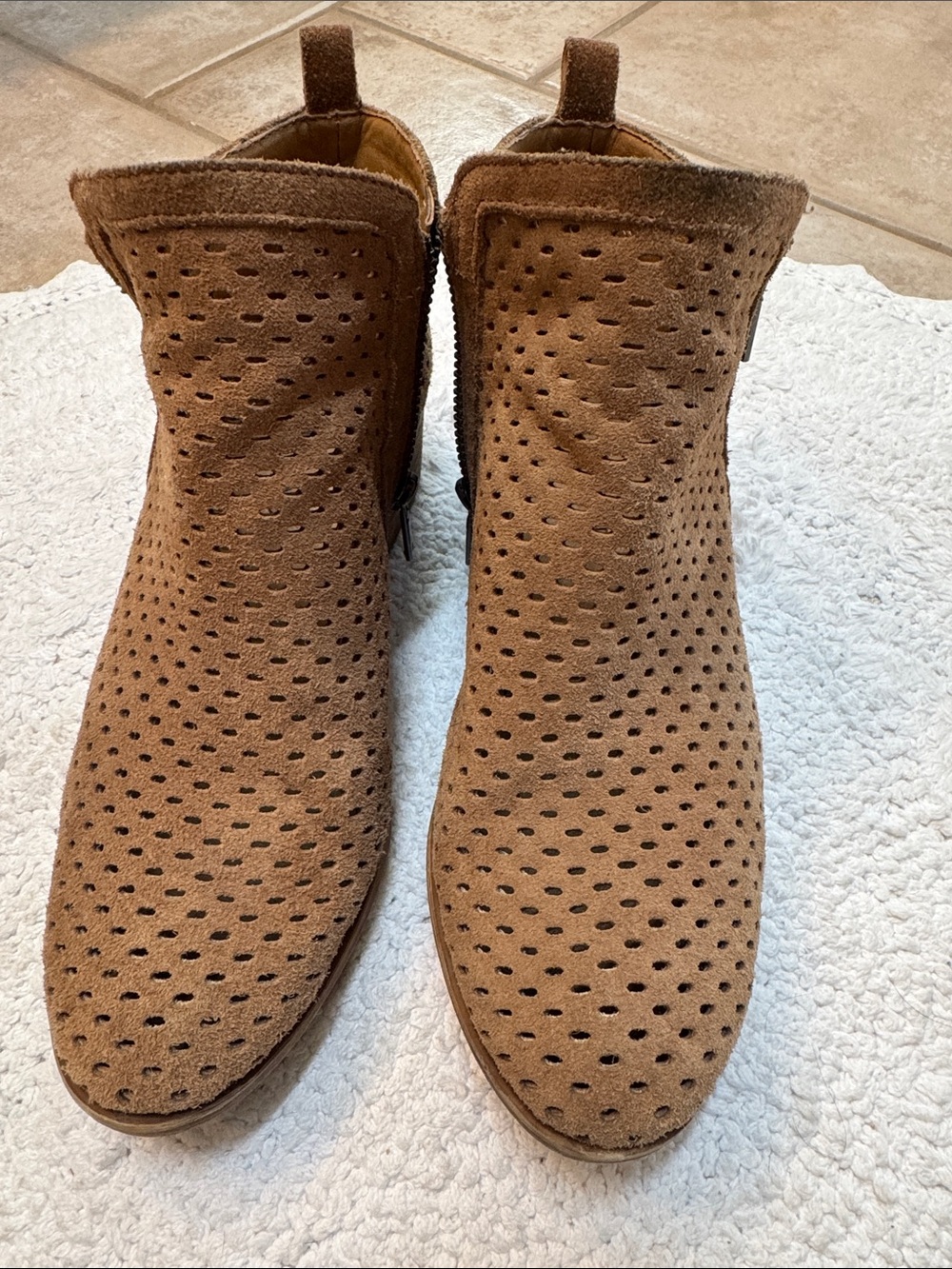 Women’s Lucky Brand Perforated Tan/Brown Suede Chukka Boots